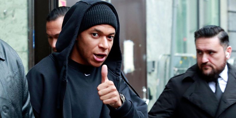 Thông tin gần đây về siêu sao bóng đá Mbappe