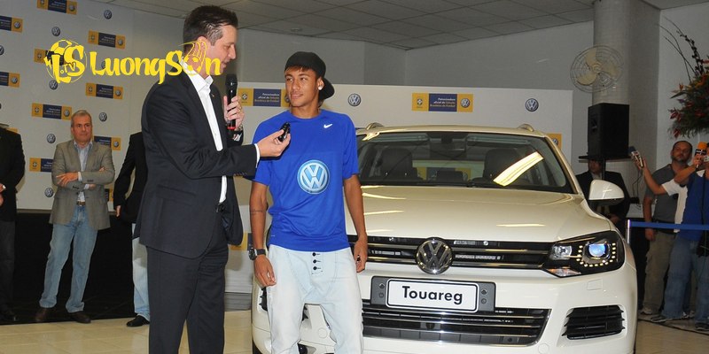 VW Touareg gần như là chiếc xe rẻ nhất trong bộ sưu tập xe hơi của Neymar 2025