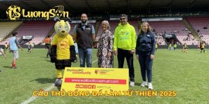 cầu thủ bóng đá làm từ thiện 2025